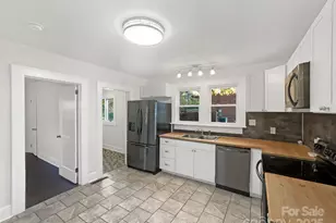 252 N Patterson St, Statesville, NC 28677 - Photo 2