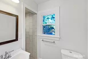 252 N Patterson St, Statesville, NC 28677 - Photo 6