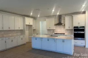 1023 WT Ferguson Dr, Matthews, NC 28104 - Photo 2
