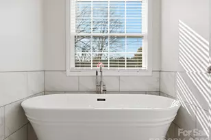 3211 Oakdale Rd, Charlotte, NC 28216 - Photo 26