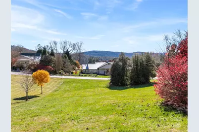 110 Yardley Court, Hendersonville, NC 28739 - Photo 2