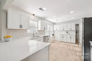 9401 Elvis Dr, Charlotte, NC 28215 - Photo 16