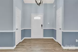 10402 Rolling Glen Ct, Charlotte, NC 28214 - Photo 2