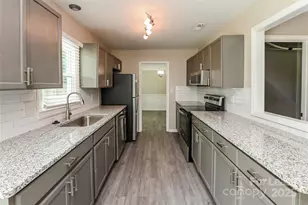 5015 Rivergreen Ln, Charlotte, NC 28227 - Photo 4