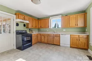 411 Walker St, Columbus, NC 28722 - Photo 14