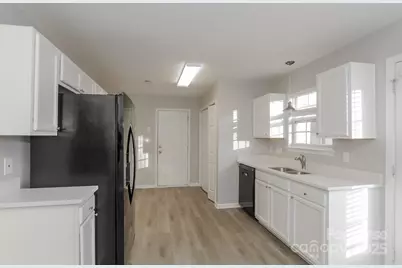 5728 Fairchase Avenue, Charlotte, NC 28269 - Photo 6