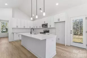 1216 Waterford Dr, Lincolnton, NC 28092 - Photo 2