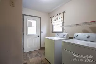 400 Three Dog Mountain Rd, Bakersville, NC 28705 - Photo 18