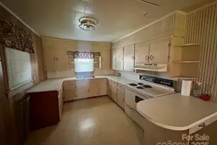 325 Sheldon St, Hudson, NC 28638 - Photo 8