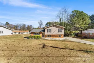 1401 Southwest Blvd, Newton, NC 28658 - Photo 2