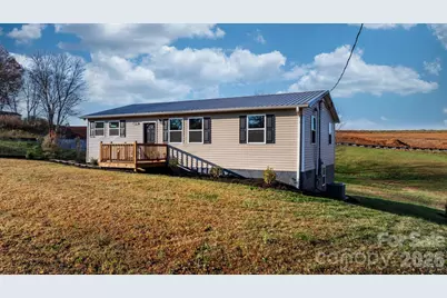 4647 16th Street Drive NE, Hickory, NC 28601 - Photo 2