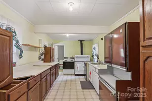 301 Parris Branch Rd, Sylva, NC 28779 - Photo 12