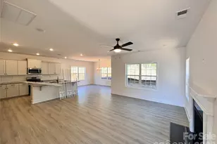 724 Inwood Hill Dr, Gastonia, NC 28056 - Photo 2