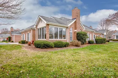 8320 Highland Glen Drive, Charlotte, NC 28269 - Photo 4