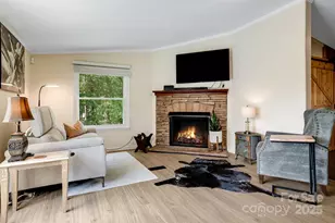 37 Bittersweet Dr, Hendersonville, NC 28792 - Photo 2