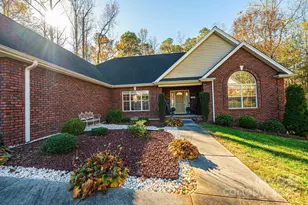 1436 20th Ave Pl NE, Hickory, NC 28601 - Photo 2