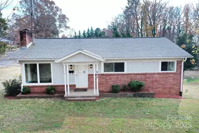 648 7th Avenue SE, Hickory, NC 28602 - Photo 2