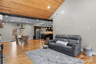 102 Wolf Shoals Dr, Hendersonville, NC 28739 - Photo 6