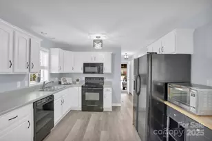 10425 Idlewild Rd, Matthews, NC 28105 - Photo 4