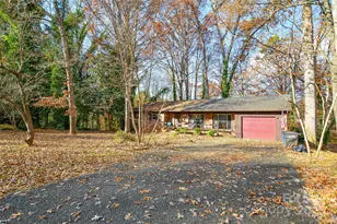 1405 Forest Park Dr, Statesville, NC 28677 - Photo 2