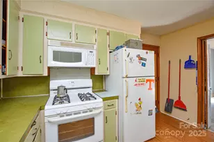 1405 Forest Park Dr, Statesville, NC 28677 - Photo 10