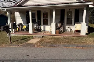 1418 Huggins St, Statesville, NC 28677 - Photo 2