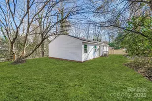 6104 Bridlewood Ln, Charlotte, NC 28215 - Photo 32