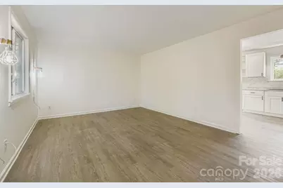 6104 Bridlewood Lane, Charlotte, NC 28215 - Photo 8
