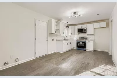 6104 Bridlewood Lane, Charlotte, NC 28215 - Photo 12