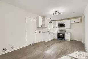 6104 Bridlewood Ln, Charlotte, NC 28215 - Photo 12