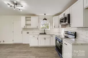 6104 Bridlewood Ln, Charlotte, NC 28215 - Photo 14