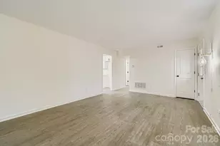 6104 Bridlewood Ln, Charlotte, NC 28215 - Photo 10