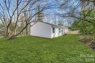 6104 Bridlewood Ln, Charlotte, NC 28215 - Photo 32