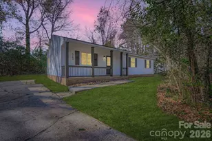 6104 Bridlewood Ln, Charlotte, NC 28215 - Photo 2