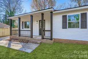 6104 Bridlewood Ln, Charlotte, NC 28215 - Photo 1