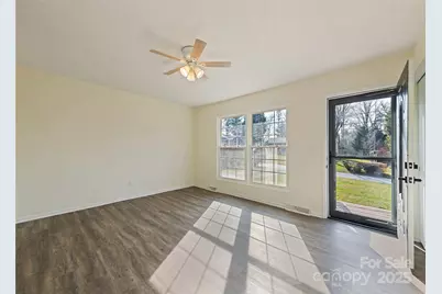 129 Willowbrook Road, Hendersonville, NC 28792 - Photo 4