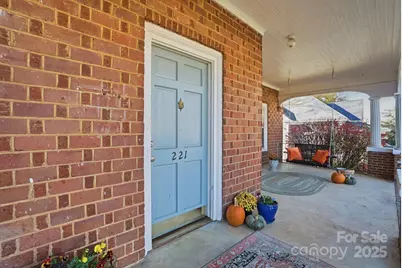 221 N Patterson Street, Statesville, NC 28677 - Photo 4