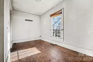 319 N Linwood Ave, Charlotte, NC 28216 - Photo 12