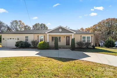 492 14th Avenue NE, Hickory, NC 28601 - Photo 2