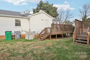 6042 Crape Myrtle Ln, Charlotte, NC 28216 - Photo 4