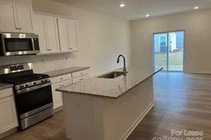 8104 Ramsburg Dr, Charlotte, NC 28269 - Photo 4