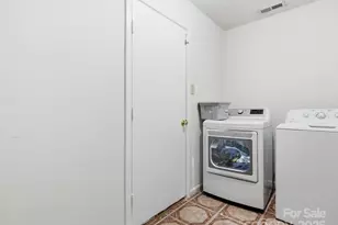 3047 Meadow Knoll Dr, Charlotte, NC 28269 - Photo 10