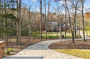 10915 Tara Oaks Dr, Charlotte, NC 28227 - Photo 2