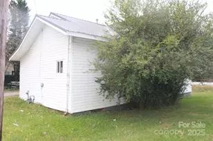 122 Dillashaw Dr, Forest City, NC 28043 - Photo 6