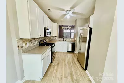 318 Shingleoak Drive, Lake Wylie, SC 29710 - Photo 4