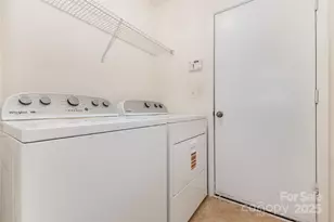 7705 Ponderosa Pine Ln, Charlotte, NC 28215 - Photo 16