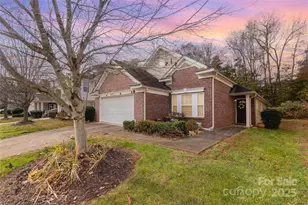 7705 Ponderosa Pine Ln, Charlotte, NC 28215 - Photo 2
