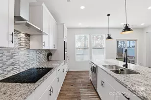 8220 Hudson Forest Dr, Charlotte, NC 28269 - Photo 6