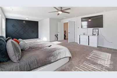 8220 Hudson Forest Drive, Charlotte, NC 28269 - Photo 18