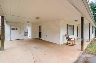 1820 Cline Pl, Lenoir, NC 28645 - Photo 2